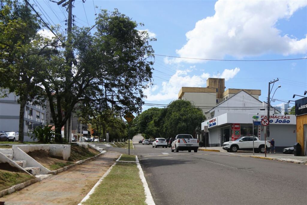 Foto: Pedro Piegas (Diário) - Moradores reclamam da baderna na avenida
