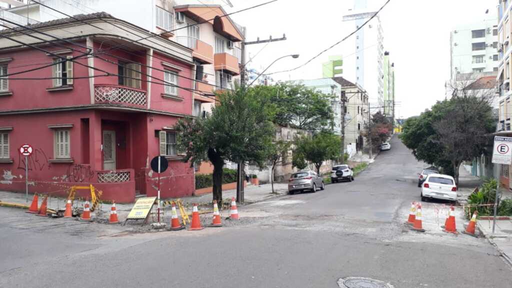 Trânsito na Rua André Marques é liberado