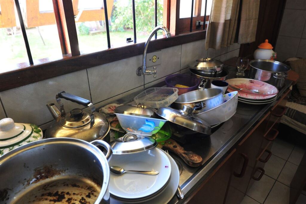 Rompimento de rede de água deixa moradores das regiões Central e Leste sem água hoje