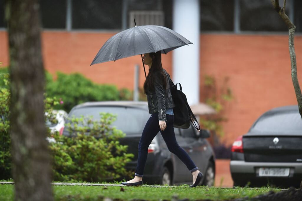 Chuva deve chegar hoje à tarde na região com risco de temporal