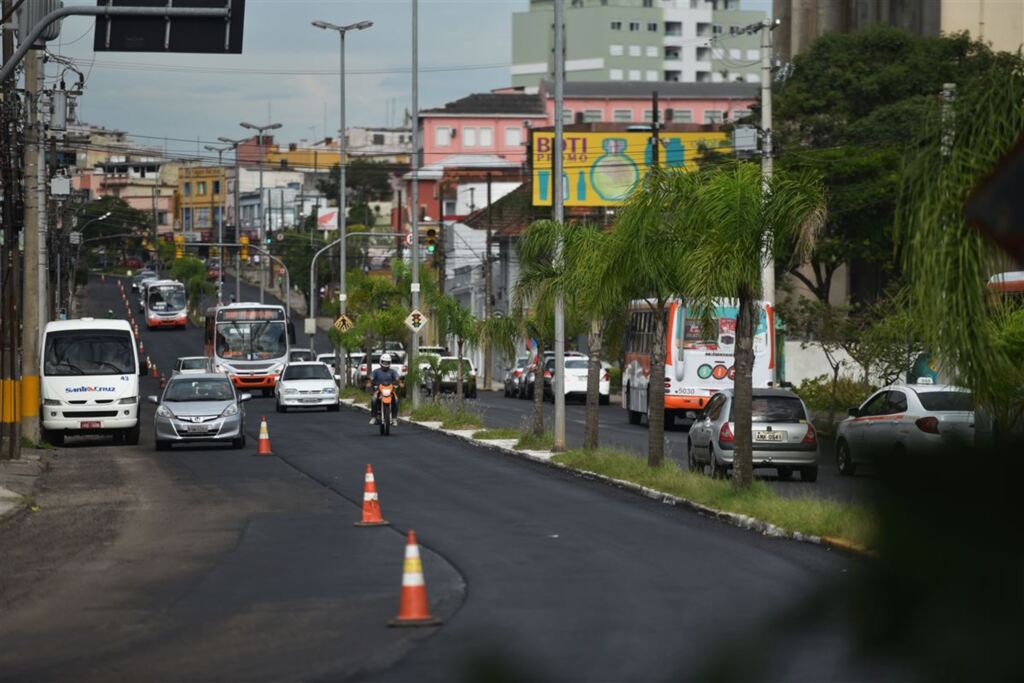 Obras continuam e trânsito no Centro terá novos bloqueios nesta segunda