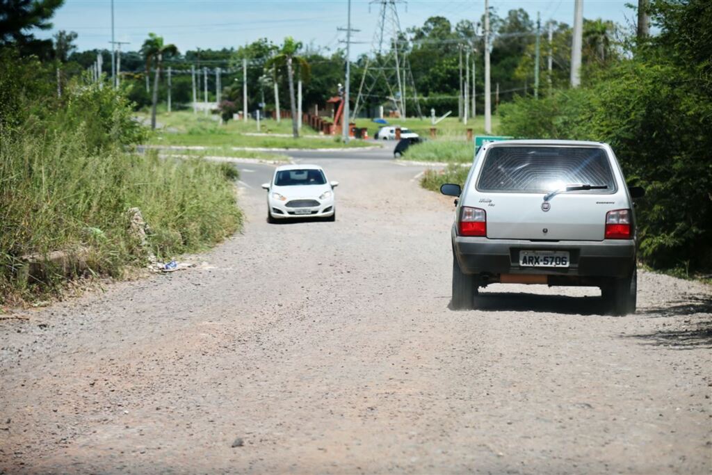 Fotos: Renan Mattos (Diário) - Com pavimentação de terra, a Rua João Franciscatto faz ligação do Bairro São José com a Faixa Nova