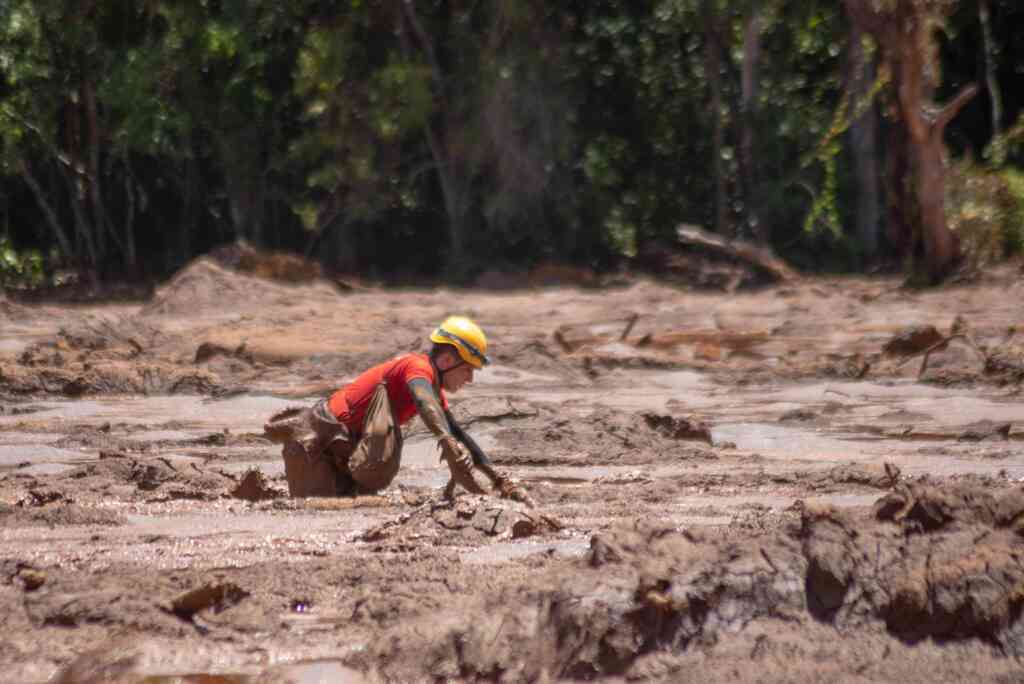 Sobe para 99 número de mortos em Brumadinho