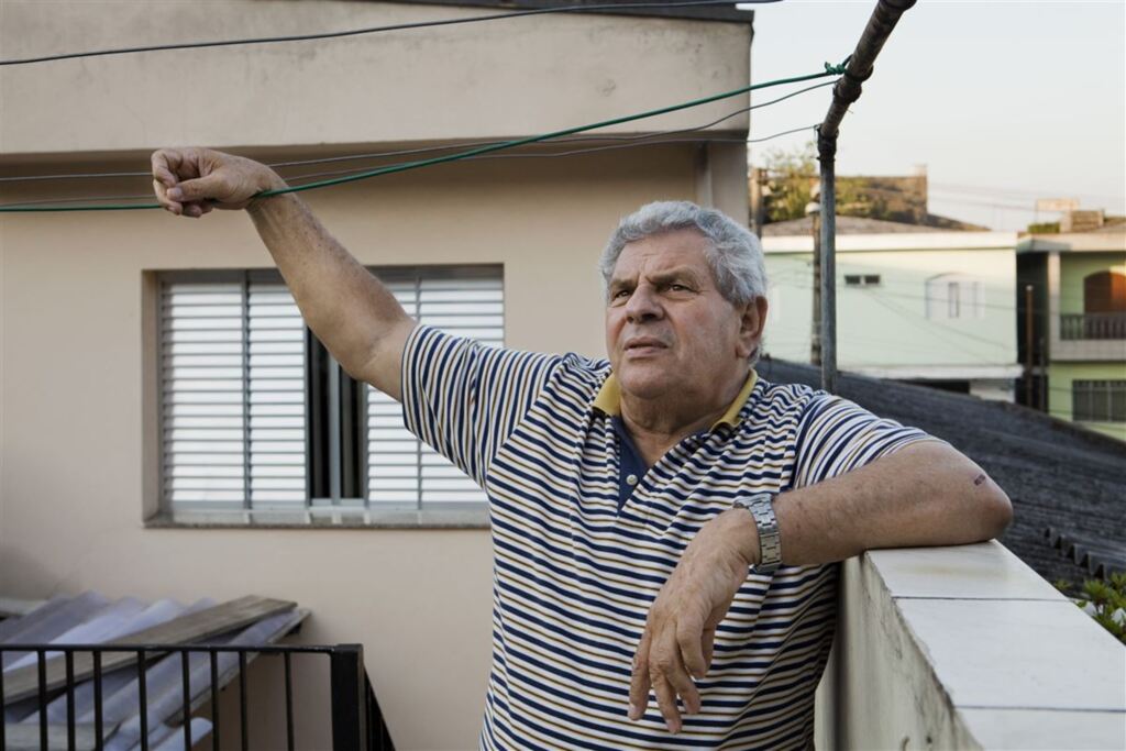 Foto: Lalo de Almeida/Folhapress - Genival Inácio da Silva, o Vavá, um dos irmãos do ex-presidente Luiz Inácio Lula da Silva, no terraço de sua casa, na periferia de São Bernardo do Campo, no ABC Paulista