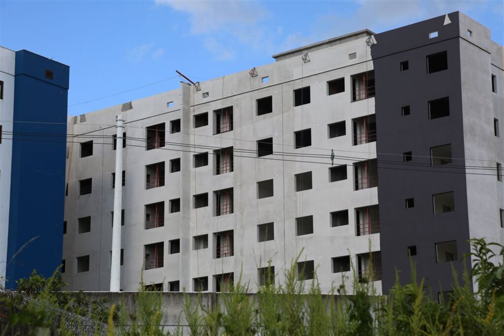 Homem morre após cair do quarto andar de construção em Santa Maria