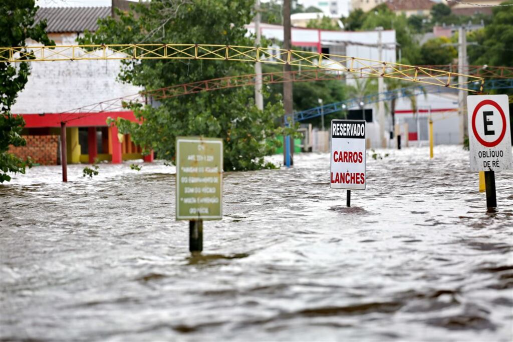 título imagem Seis cidades da região atingidas pela chuva vão receber R$ 250 mil