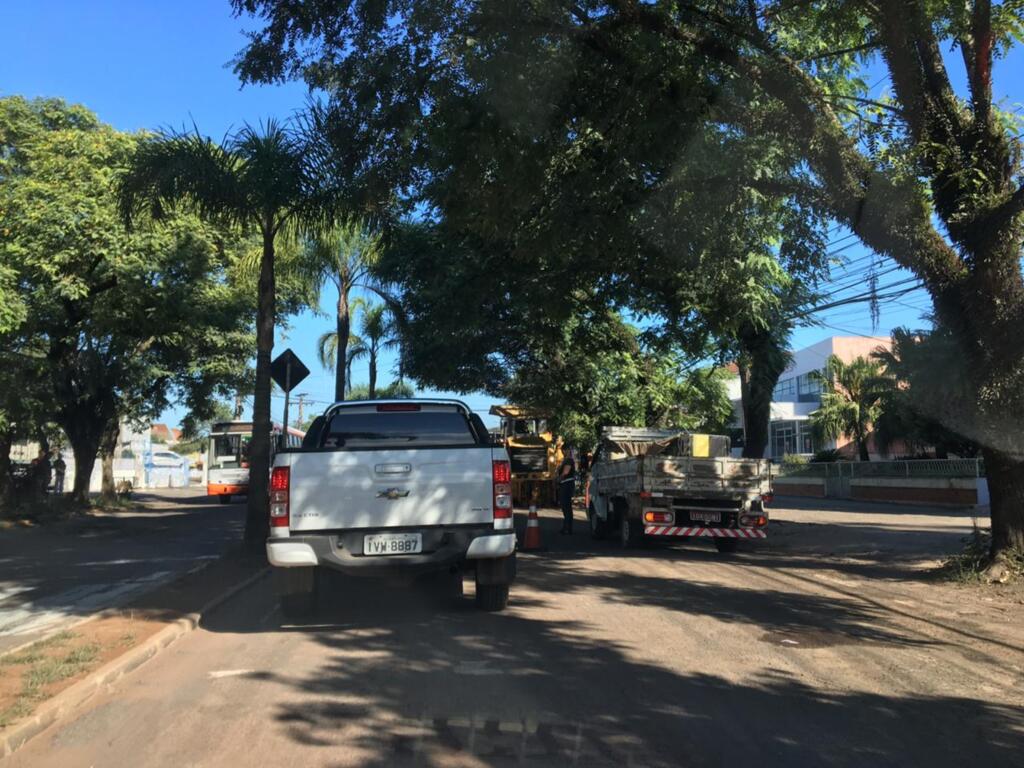 Fotos: Joyce Noronha (Diário) - Agentes de trânsito estão coordenando o fluxo de veículos