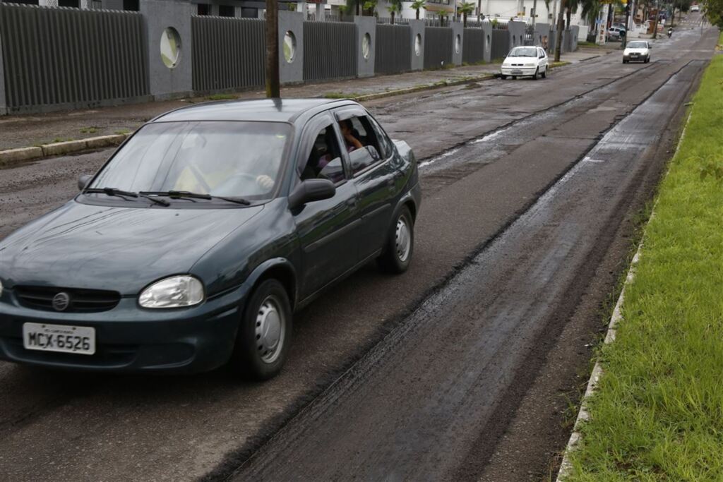 Colocação de novo asfalto na Avenida Walter Jobim deve começar hoje