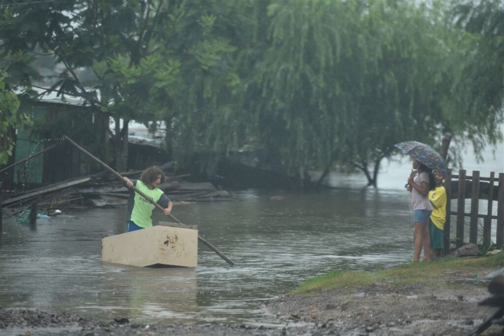 Foto: Gabriel Haesbaert (Diário) - Em Rosário do Sul, o Rio Santa Maria continua acima do nível