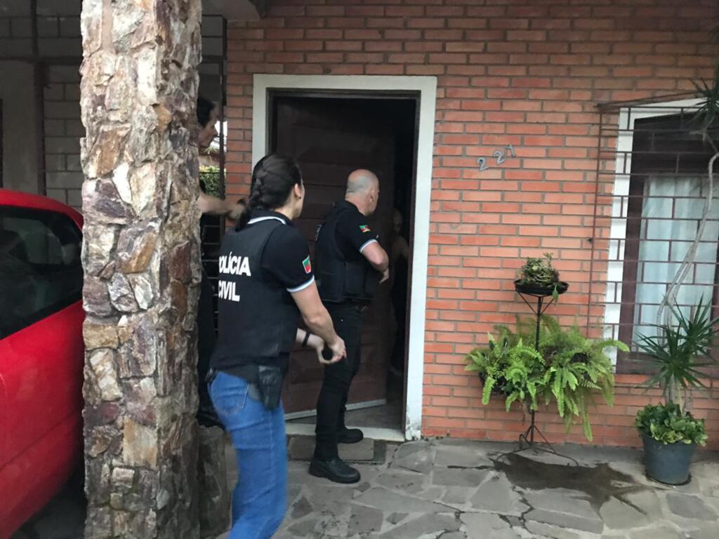 Três pessoas foram presas durante operação da Polícia Civil contra fraudes no Detran