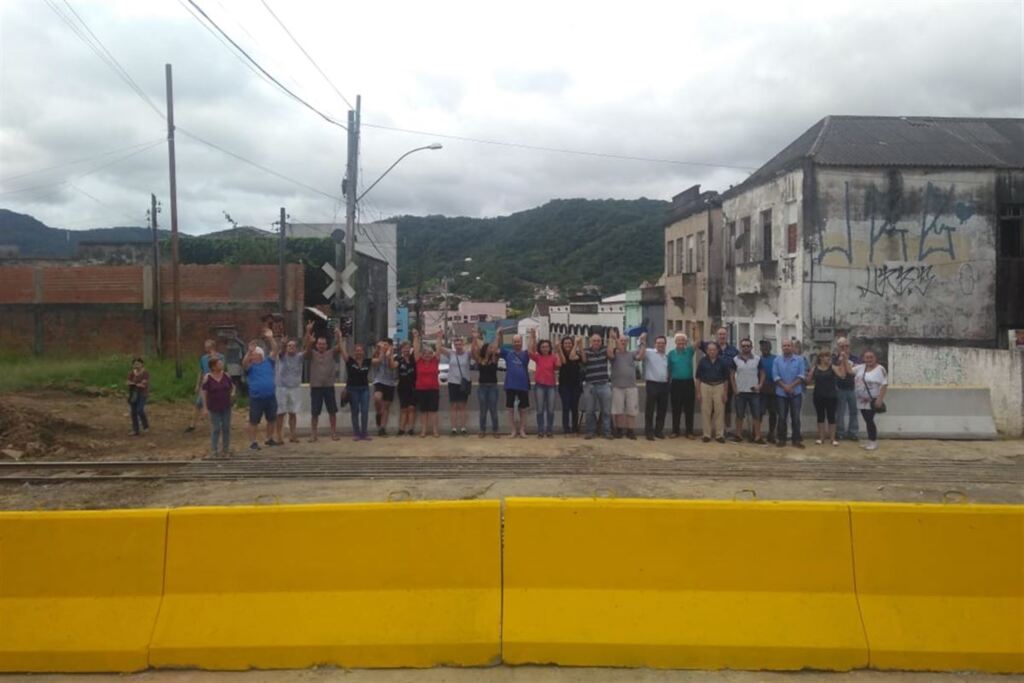 Na Rua Sete, somente o trem tem passagem livre