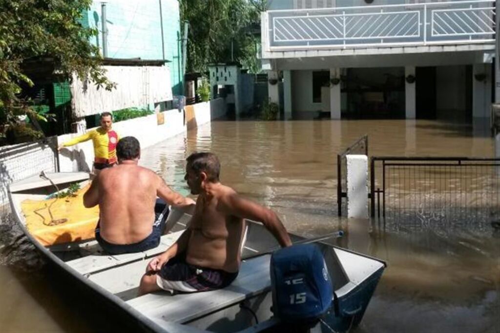 Em Santa Maria, cheia no Vacacaí atingiu 30 famílias