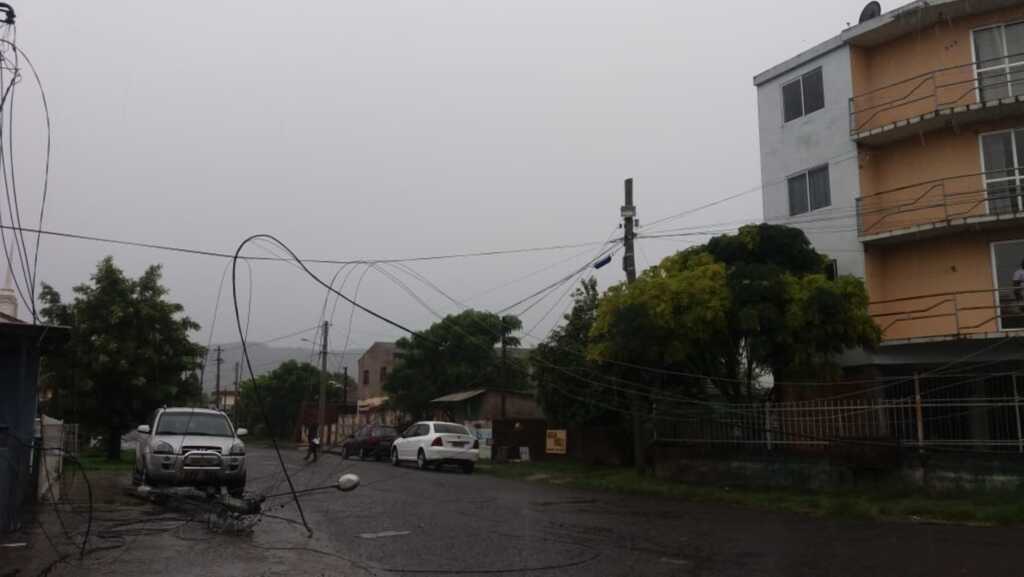 Cerca de 1.300 clientes estão sem luz em Santa Maria