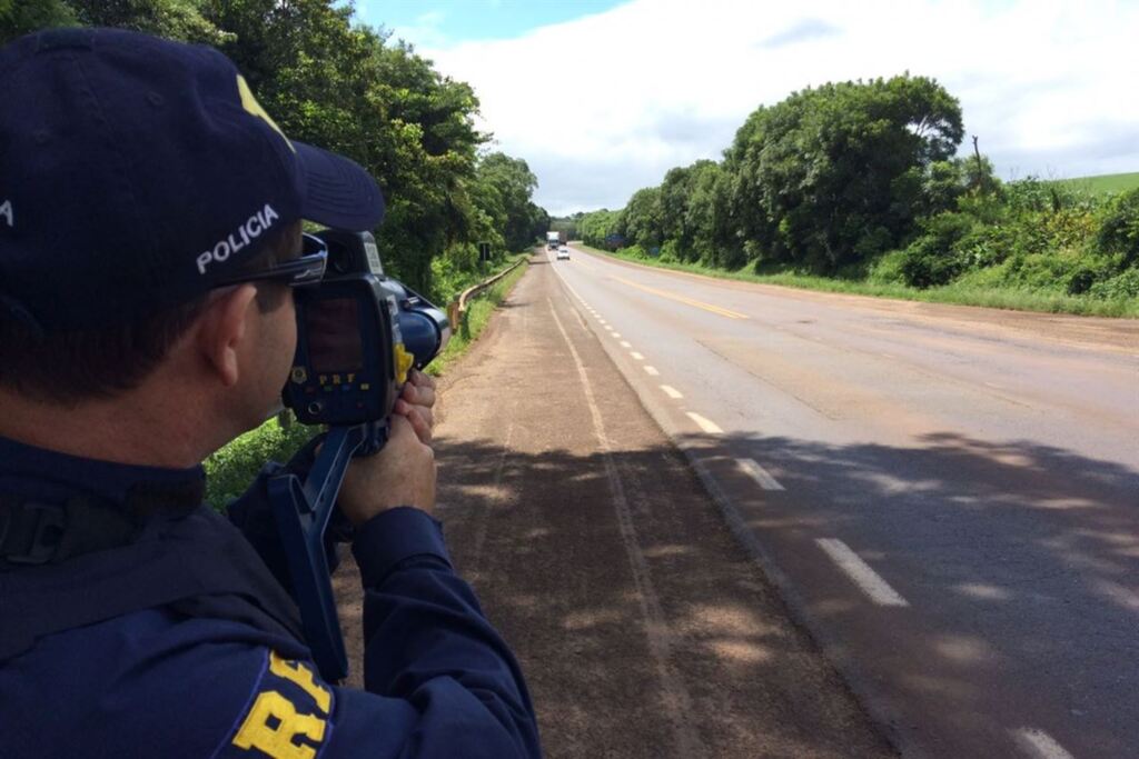 PRF proíbe trânsito de veículos com mais de 19,8 metros dia 1º de janeiro