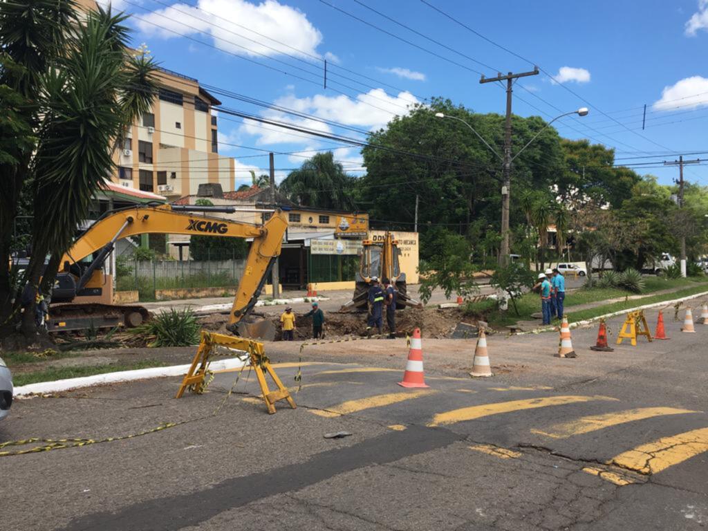 Começa a limpeza da galeria pluvial que cedeu na semana passada em Santa Maria