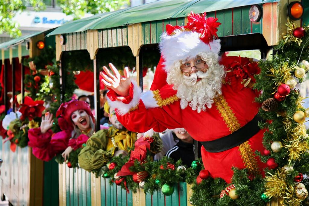 título imagem Programação de Natal na praça acaba hoje com show e caravana da Coca Cola
