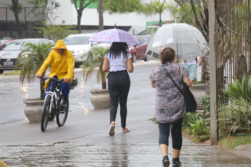 Fornecimento de água e luz não tem previsão de normalização em Santa Maria
