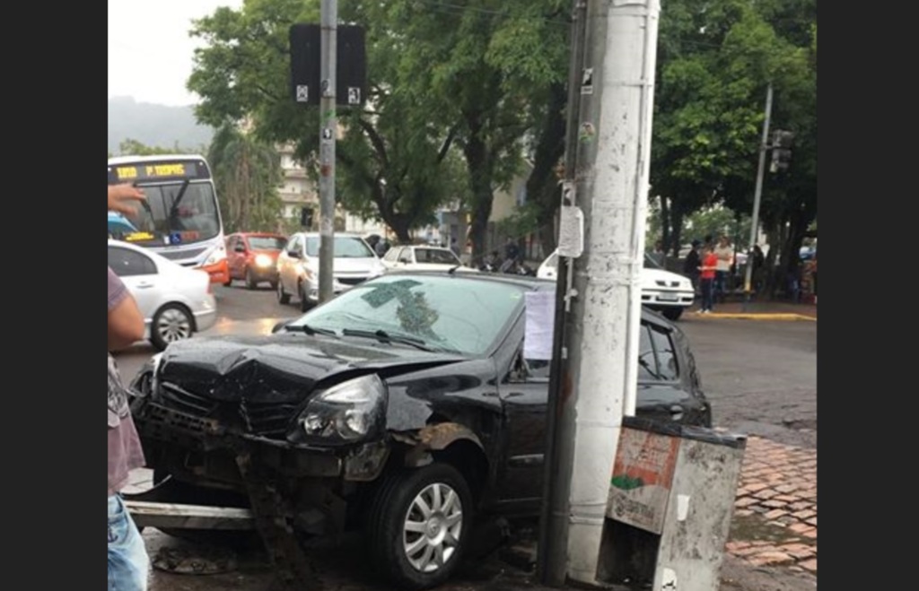 Colisão no Centro de Santa Maria deixa uma ferida
