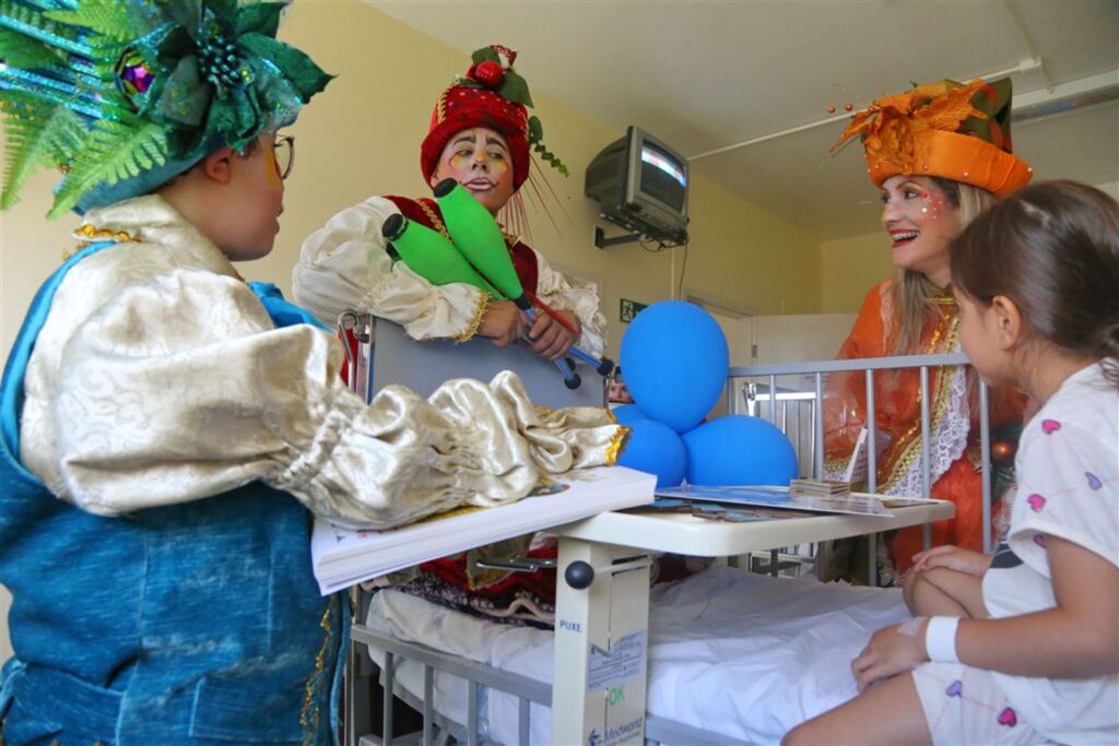 Fotos: Pedro Piegas (Diário) - Nilsiele de 5 anos ficou feliz com o presépio que ganhou e com a visita dos duendes