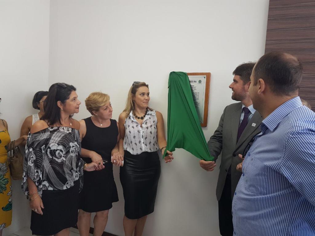  - Em março de 2018, o legado de Dalci Affonso Gallina foi reconhecido pela Delegacia de Santa Maria do Conselho Regional de Corretores de Imóveis do Estado do Rio Grande do Sul (CRECI-RS) ao entregar a ?Sala do Corretor Dalci Affonso Gallina? às filhas Rosinara, Silvana, Luciane e demais familiares.