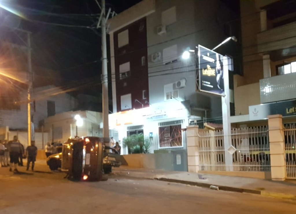 Duas pessoas ficam feridas em acidente de trânsito no Centro de Santa Maria