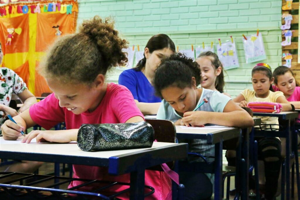 Foto: Renan Mattos (Diário) - As crianças do 3º ano do colégio Rômulo Zanchi escreveram cartinhas ao Noel dos Correios