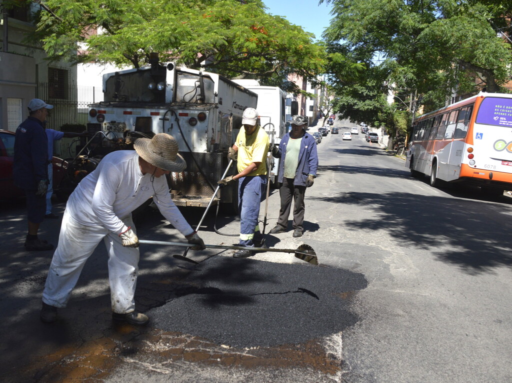 título imagem Operação tapa-buracos continua nesta sexta e sábado em Santa Maria
