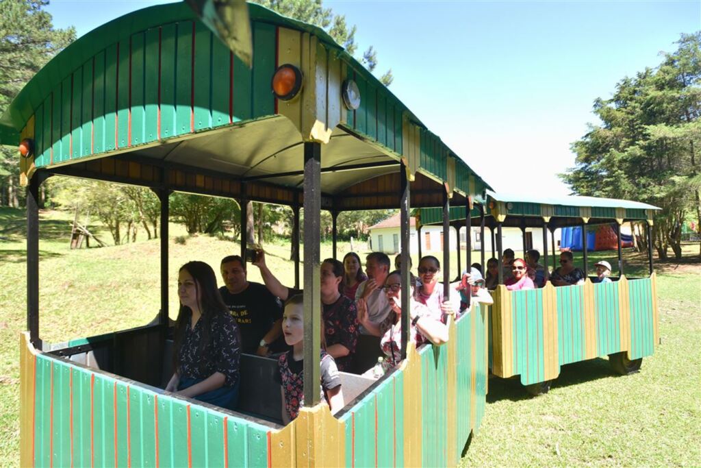 FOTOS: feriado reuniu adultos e crianças para diversão ao ar livre