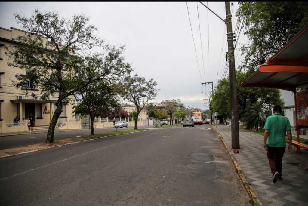 Mulher morre atropelada e motorista foge do local do acidente no Centro de Santa Maria