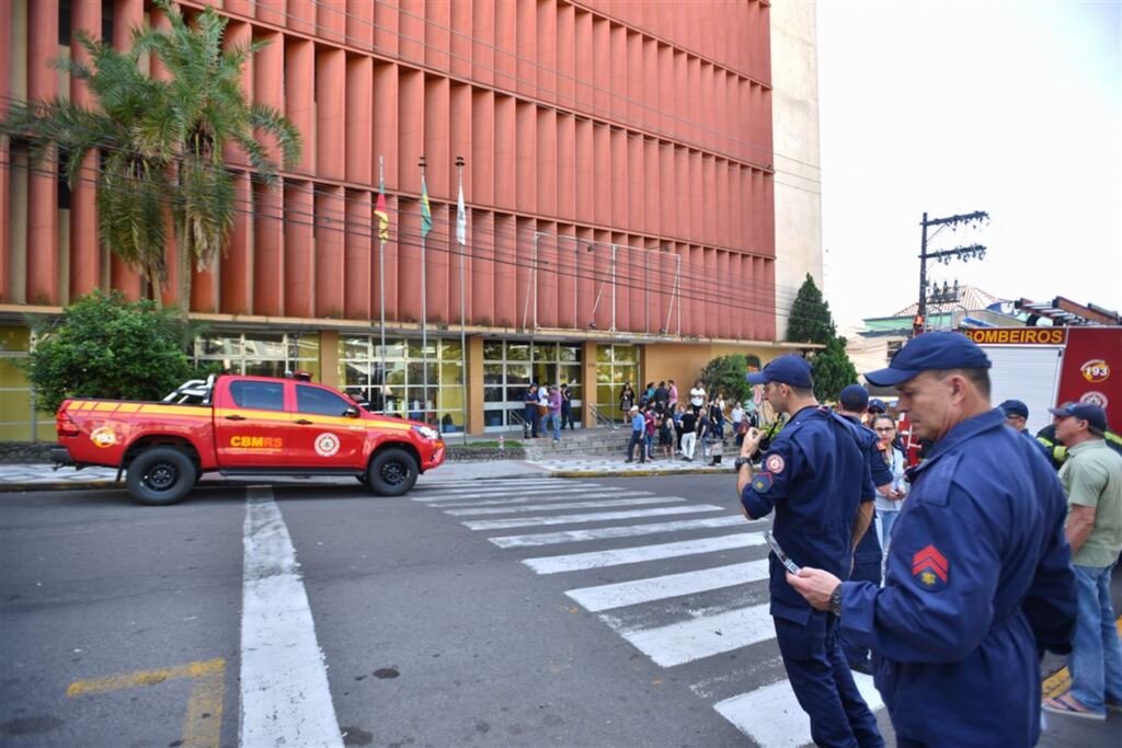 Polícia já identificou substância que causou intoxicação de trabalhadores em prédio evacuado