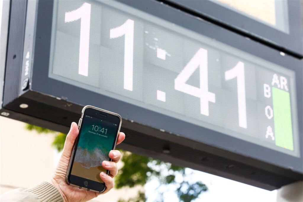 Celulares entram no horário de verão antecipadamente e confundem usuários