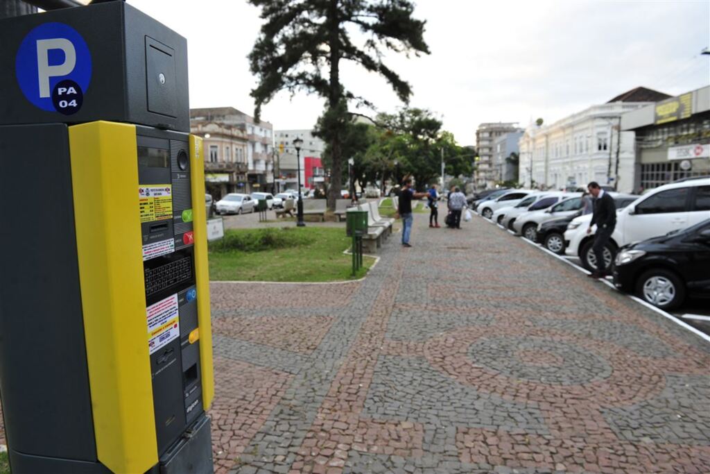 Se parquímetro não funciona, motorista pode ligar e pedir até duas horas de graça