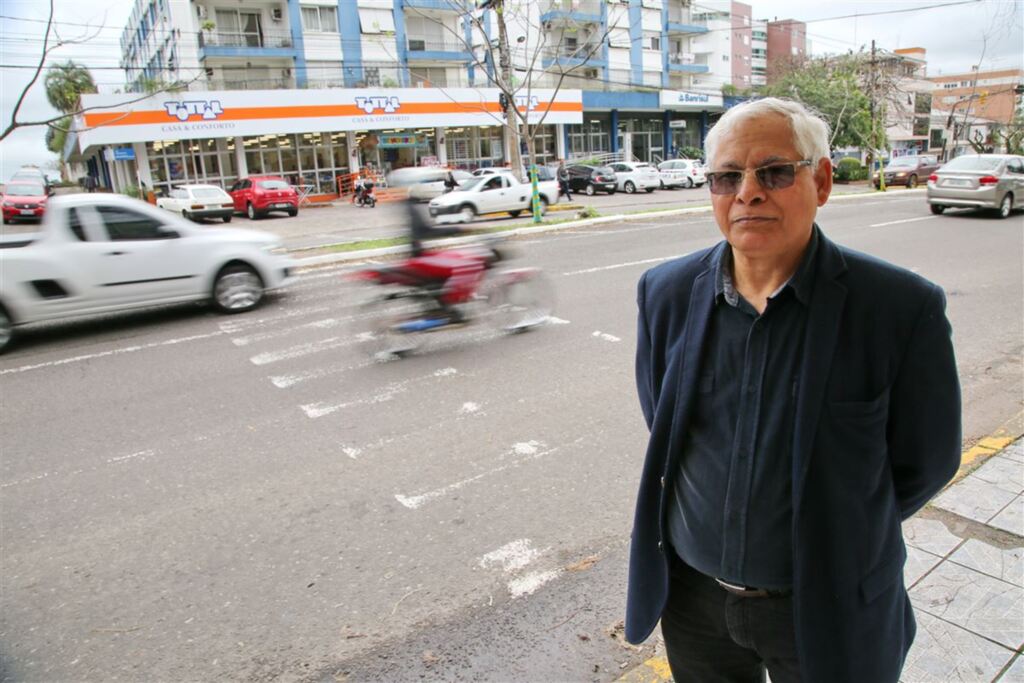 Falta sinalização e sobram buracos nas ruas de Santa Maria