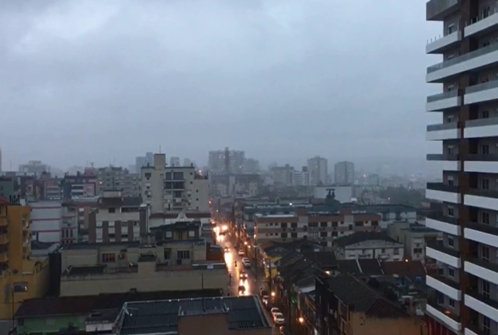 Vento chegou a 67 Km/h nesta segunda em Santa Maria