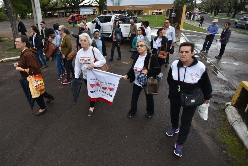 Mesmo com chuva, fieis participam da Romaria do Idoso em Santa Maria