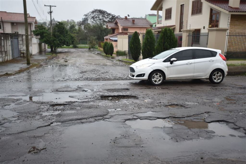 Não merecemos ostentar o título de cidade dos buracos, diz colunista