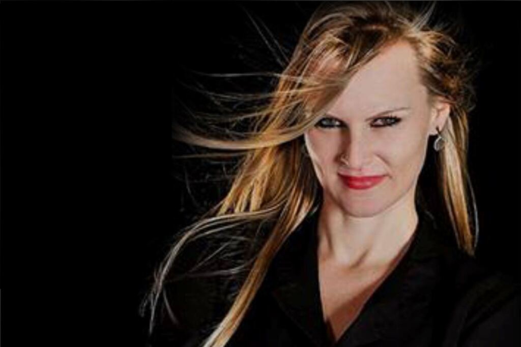 Foto: Arquivo Pessoal - Aline iniciou a carreira na área da Estética em 2005. Formouse no Instituto Perfil Saúde, em Estética facial e Corporal. Empreendedora, fundou o Espaço Vida Centro Estético, localizado no Centro