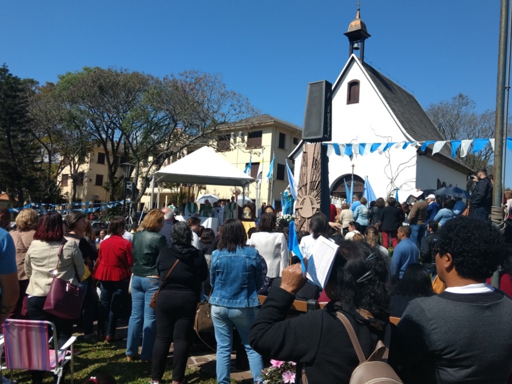 título imagem Romaria da Primavera reuniu fiéis de diversos Estados em Santa Maria