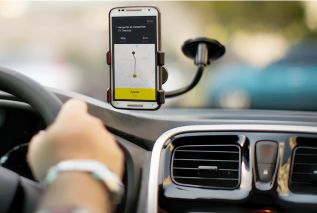 Aplicativo de transporte de passageiros cadastra motoristas em Santa Maria