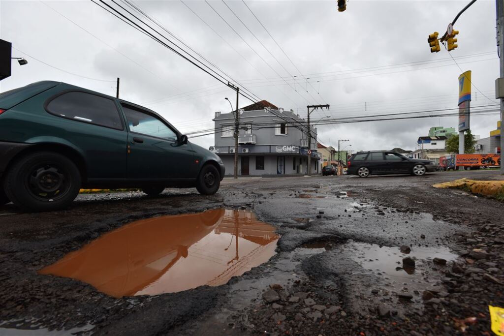 Chuva piora situação dos buracos nas ruas de Santa Maria
