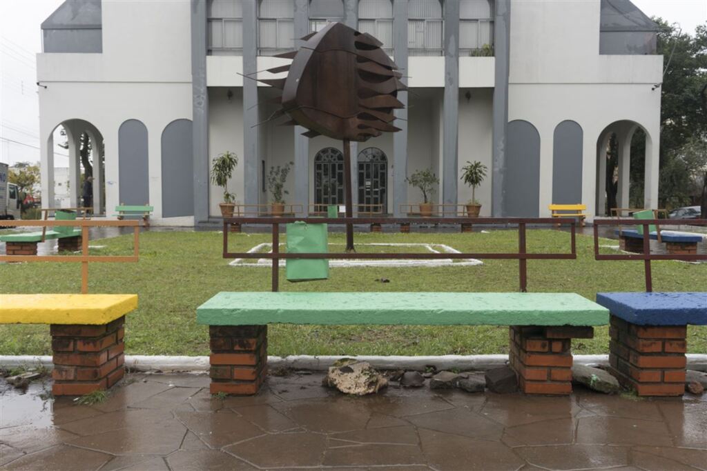 Largo da Locomotiva ganha as cores da bandeira do Brasil