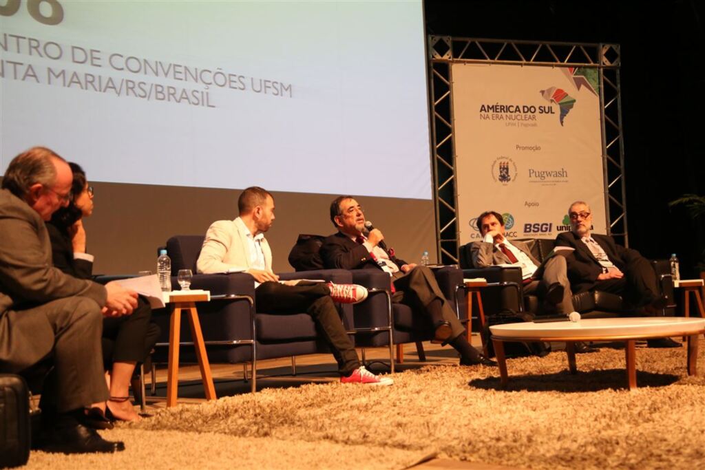 Na UFSM, especialistas e diplomatas discutem o uso pacífico de energia nuclear