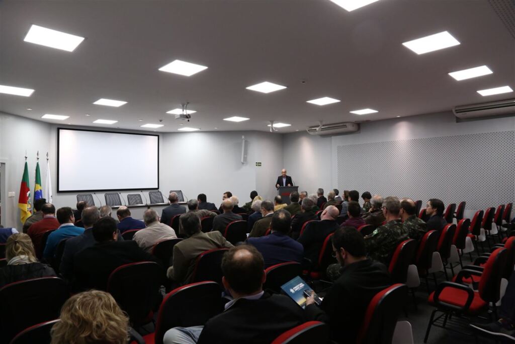Foto: Charles Guerra (Diário) - Comandante da Aeronáutica, Nivaldo Rossato participou da criação da Sociedade dos Amigos das Forças de Defesa do Rio Grande do Sul.