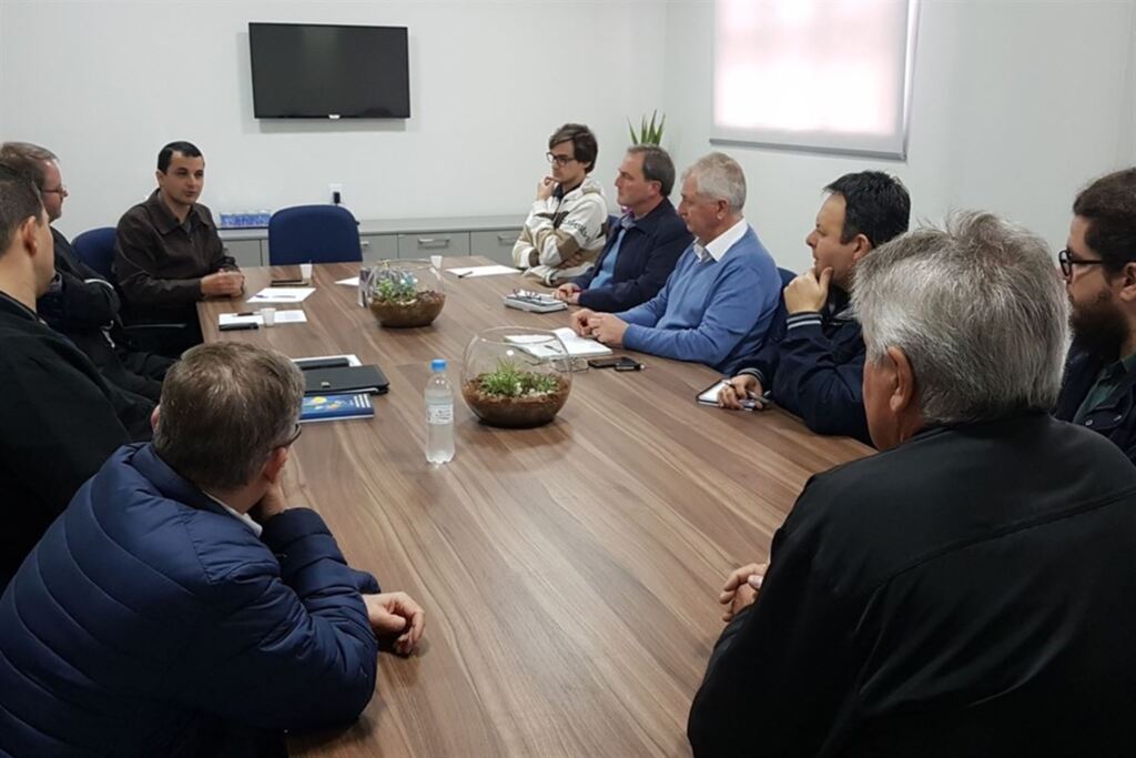 Foto: Maria Regina Eichenberg - Líderes de entidades do Centro do RS fizeram a primeira reunião ontem, em Santa Cruz do Sul, para definir as ações da campanha pela duplicação dos 209 km da rodovia entre Santa Maria e Tabaí