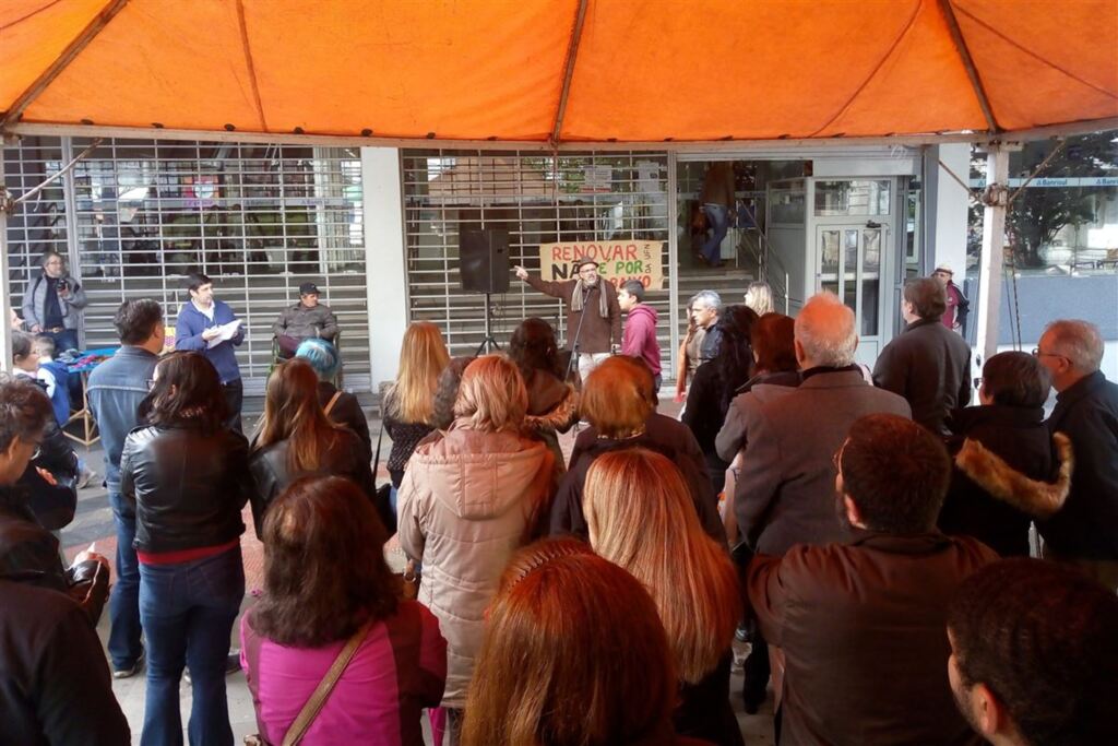 Foto: Suelen Soares (Diário) - O presidente do Conselho Municipal de Política Cultura Orlando Fonseca realizou a leitura do manifesto