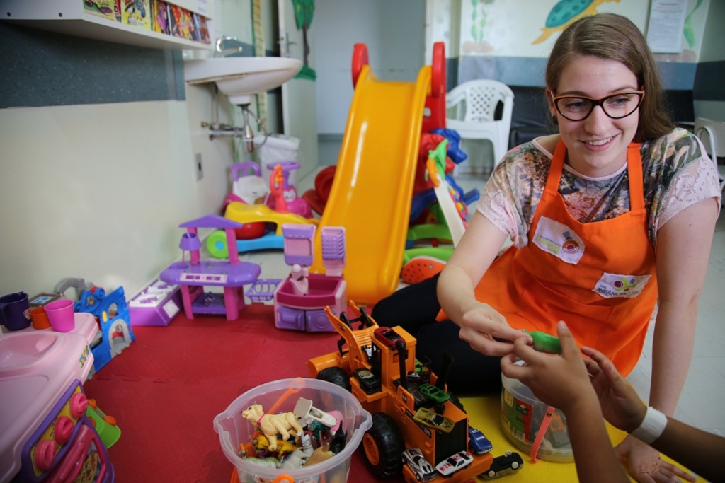 ONG que ajuda crianças seleciona novos voluntários