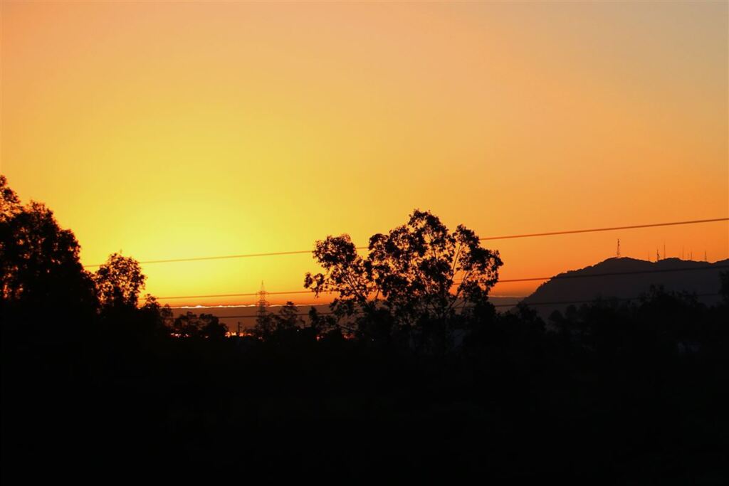 Foto: Renan Mattos (Diário) - Nuvens dissiparam e o sol apareceu no final da tarde de hoje