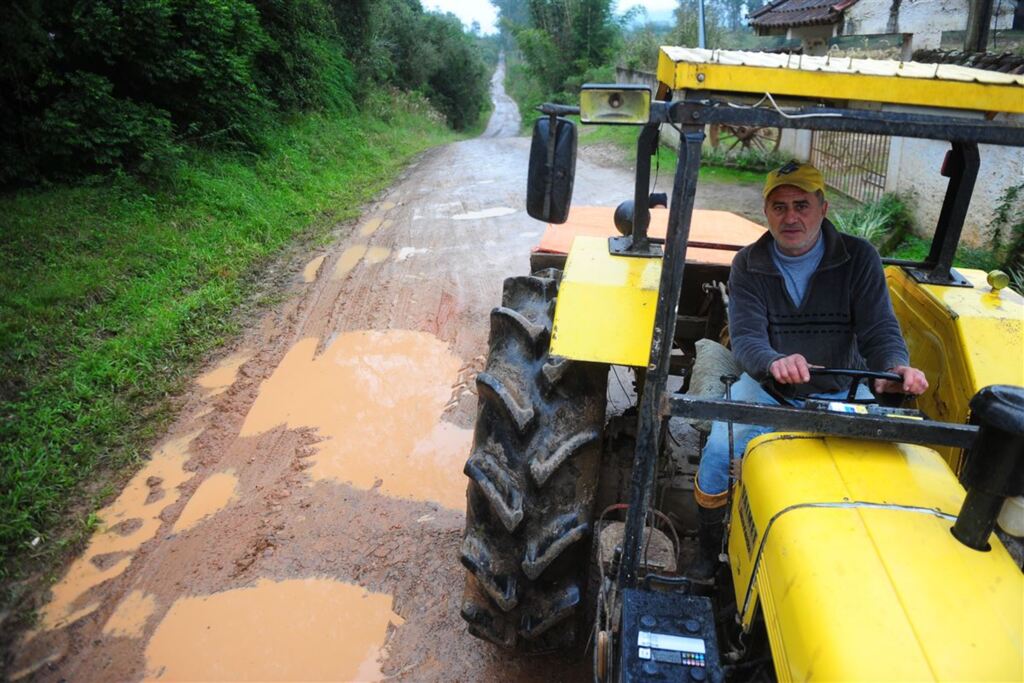 Apesar de força-tarefa, situação das estradas do interior é alvo de reclamações