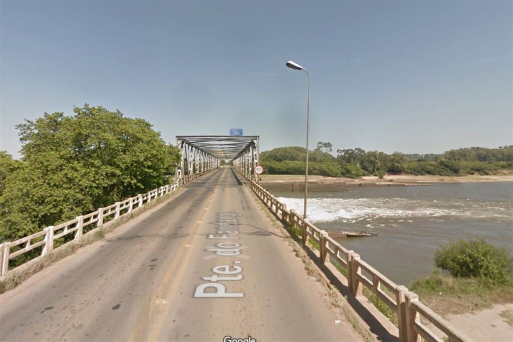 título imagem Tráfego de caminhões ficará restrito na ponte de Cachoeira do Sul