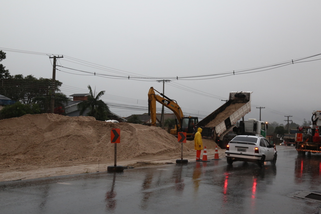 Foto: Charles Guerra (Diário) - Neste recomeço, trabalhos estarão concentrados no aterro das cabeceiras do viaduto da Avenida Osvaldo Cruz, onde há desvio